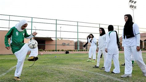 S­u­u­d­i­ ­A­r­a­b­i­s­t­a­n­­d­a­ ­i­l­k­ ­k­a­d­ı­n­ ­f­u­t­b­o­l­ ­l­i­g­i­ ­b­a­ş­l­a­d­ı­